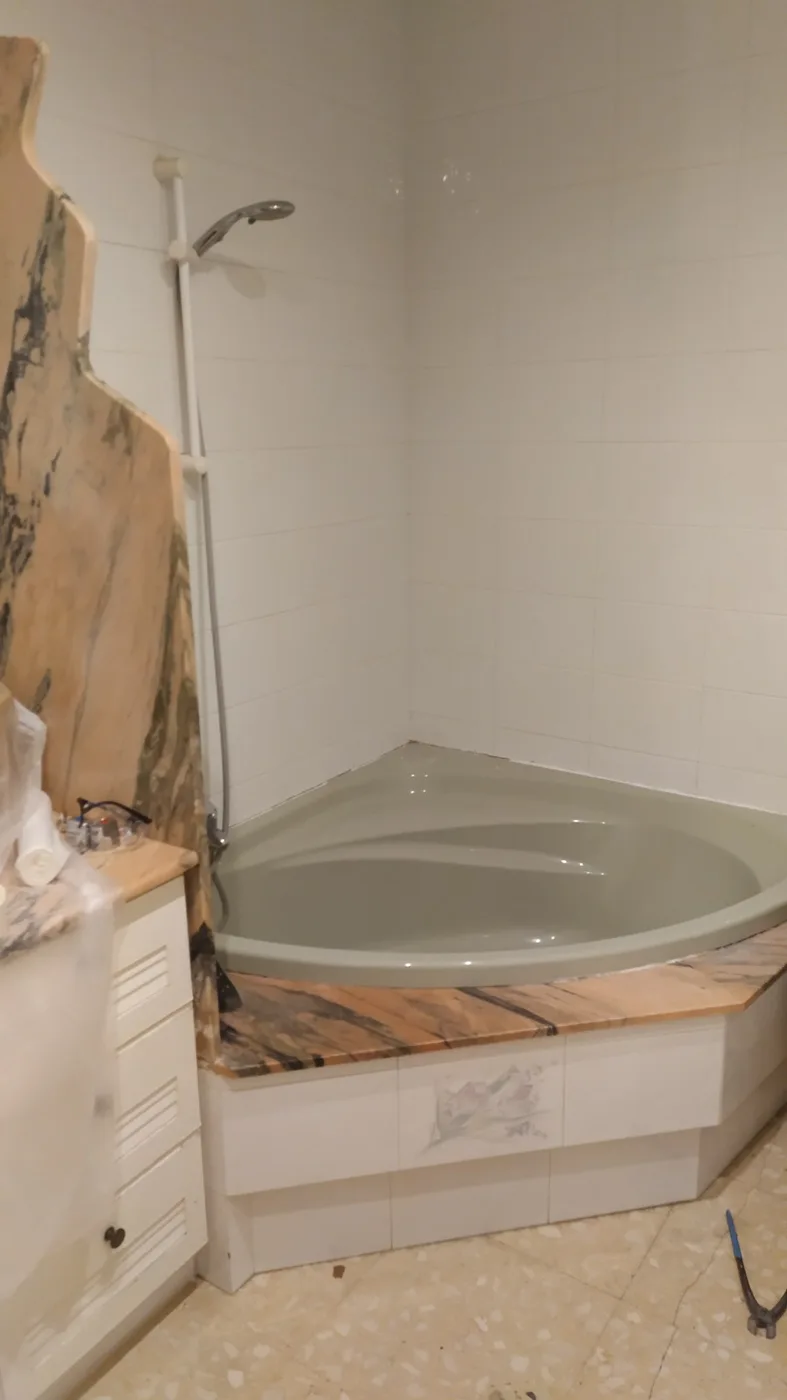 La bañera de esquina, antes de la obra